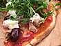 Snabb vardagspizza med tonfisk, mozzarella och oliver
