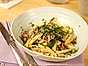 Sommarpasta med kyckling och gremolata
