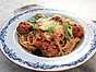 Spaghetti med italienska köttbullar i tomatsås