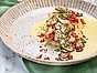 Stekt torsk med vitvinssås, bacon och svamp provencale