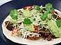 Tacos med strimlad biff, kålsallad och avokadokräm