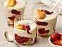 Tiramisu i glas med röda bär Dansukker
