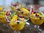Trifle med saffranssabaglione med färska fikon och bär