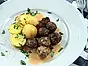 Vegobullar med gräddsås och potatis
