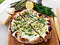 Vit pizza med sparris, citron och dillolja
