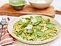 Zucchinipasta med jalapeñopesto och burrata