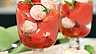 Jordgubbssorbet med limemarinerade jordgubbar och veganska maränger
