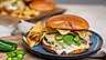 Korvbrödsbagarn Oklahoma chili cheese burgare