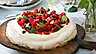 Midsommarpavlova med bär