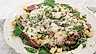 Oxfilé med sallad på rostad broccoli, paprika, parmesan och vitlöksdressing