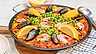Paella med räkor och blåmusslor