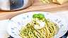 Pasta pesto med burrata och rostade nötter