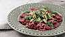 Rödbetsgnocchi med zucchini, salvia och basilika