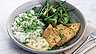 Sticky rice med broccoli, sparris och friterad tofu