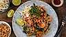 Thailändsk pad thai med räkor
